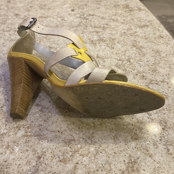 ALDO Yellow and Tan Vintage Wood Heeled Sandals Size 8 - Picture 4 of 6